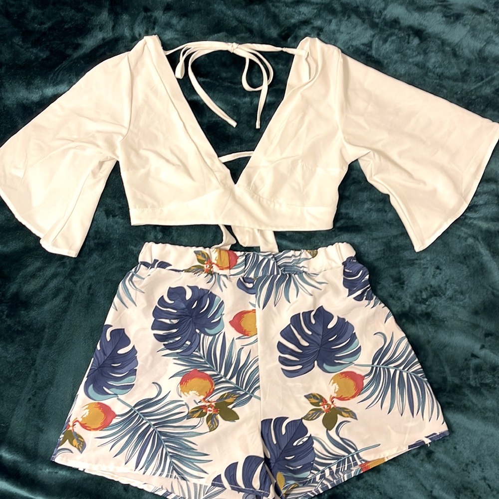 two piece, cute tropical style fit